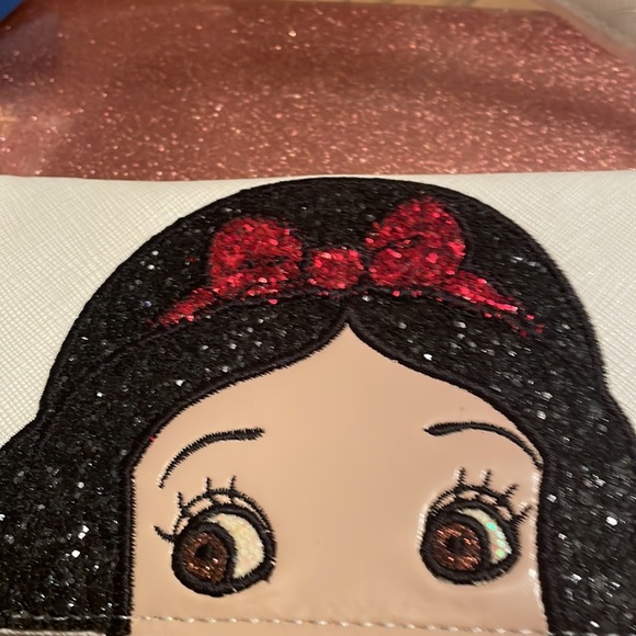 Disney Danielle Nicole strapped wallet NWT sequin face Snow White - Picture 7 of 7